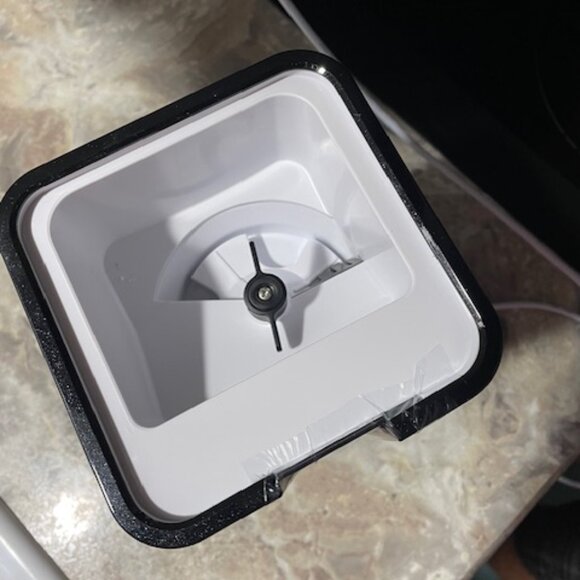 BRAND NEW DOGNESS SMART CAM TREATER WiFi CAT DOG TREAT DISPENSER W HD CAMERA APP - Picture 2 of 4